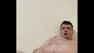 Gordinho peitudo se masturbando @viniciusmatheusmk